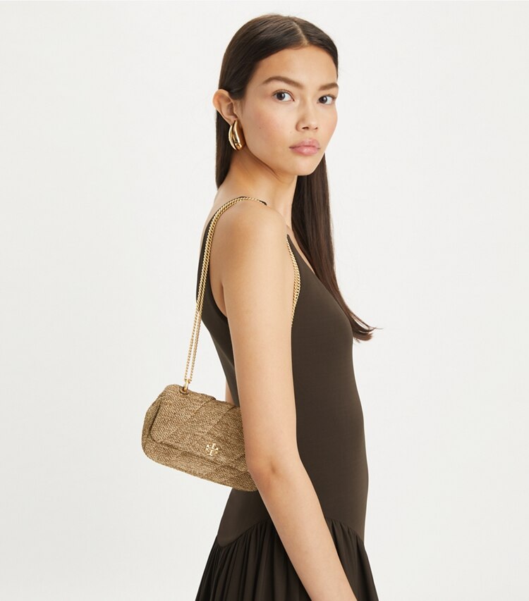 Tory Burch designer クロスボディバッグ キラ ドレープラフィア ミニフラップバッグ in CAMEL accessory on model