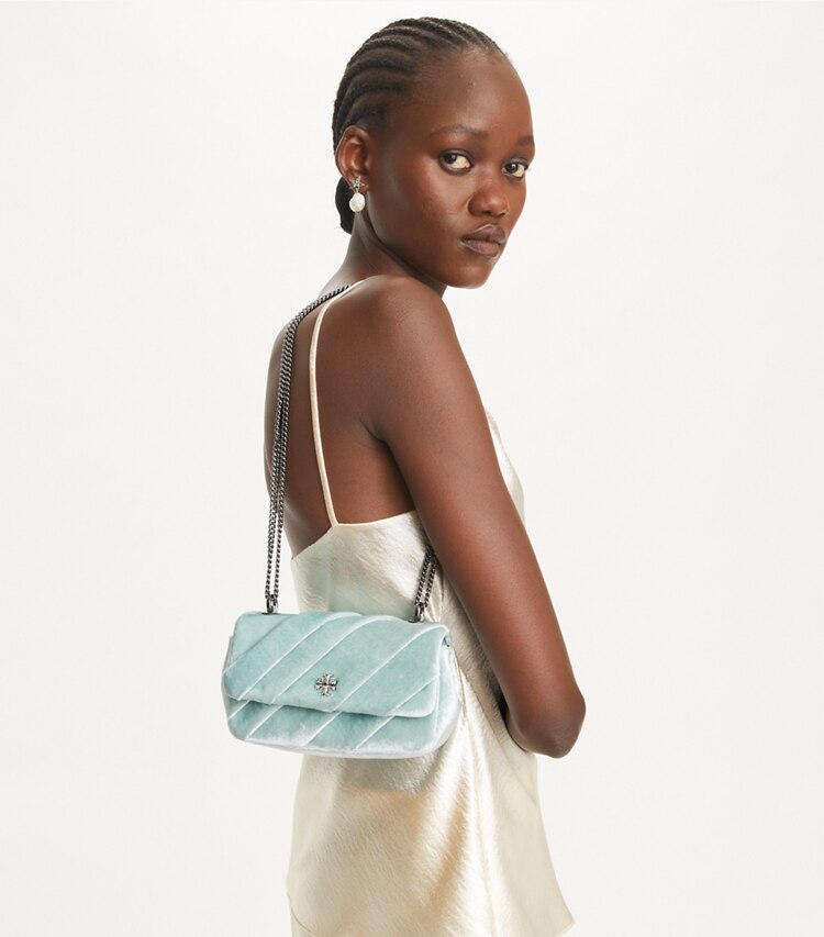 Tory Burch designer クロスボディバッグ キラ ドレープベルベット ミニフラップバッグ in Geyser accessory on model