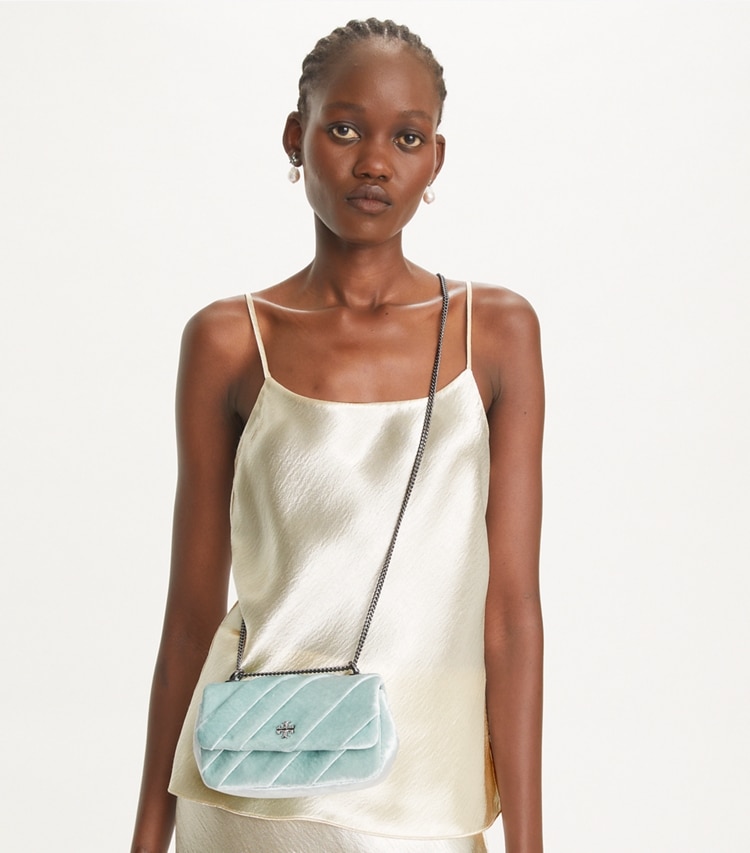 Tory Burch designer クロスボディバッグ キラ ドレープベルベット ミニフラップバッグ in Geyser additional on model
