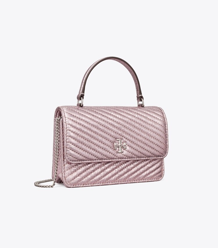Tory Burch designer ミニバッグ キラ メタリック モトキルト トップハンドル ミニチェーンウォレット in Sparkle Pink angle