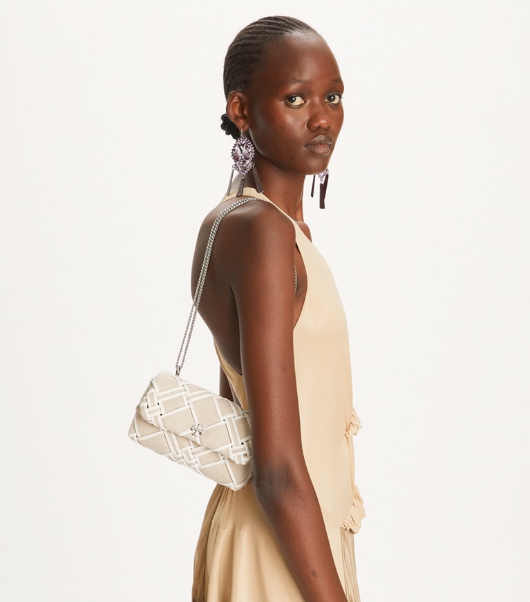 Tory Burch designer crossbody bags Mini Kira Tasche aus gewebtem Canvas mit Umschlag in Natural / Blanc angle