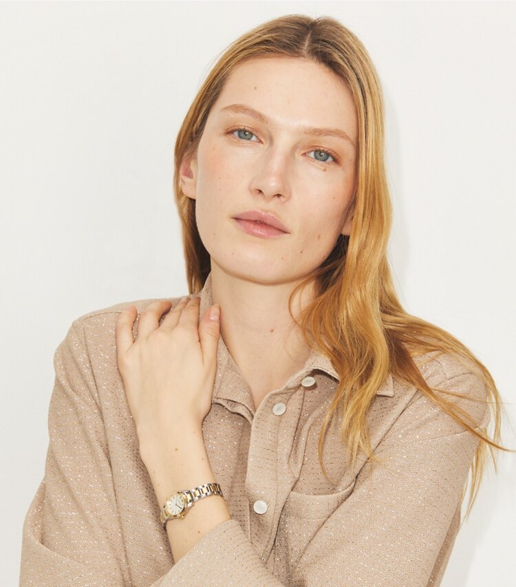 Tory Burch designer montres bracelet Mini montre Icon in MOP/TWO-TONE accessory on model