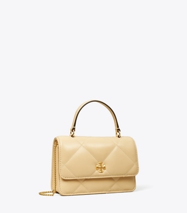 Tory Burch designer mini bags Mini portafoglio con catena e manico superiore Kira con trapuntatura a trapezio in Vanilla Soft Serve angle