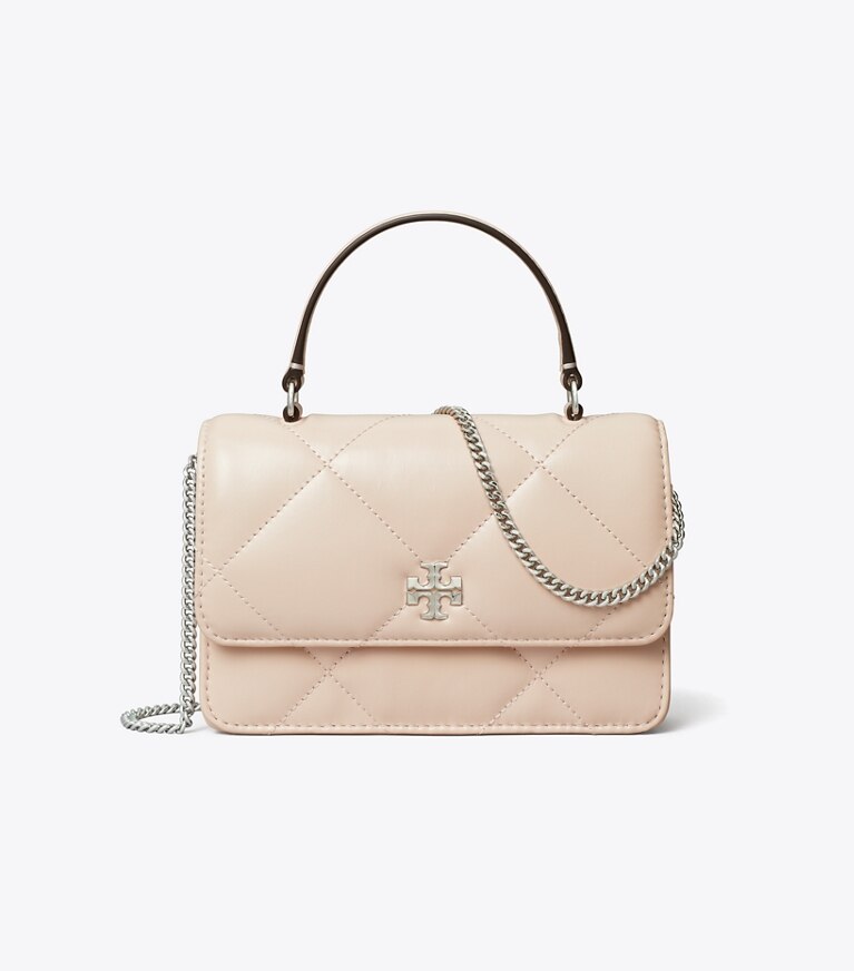 Tory Burch designer mini bags Mini portafoglio con catena e manico superiore Kira con trapuntatura a trapezio in Soft Pink angle