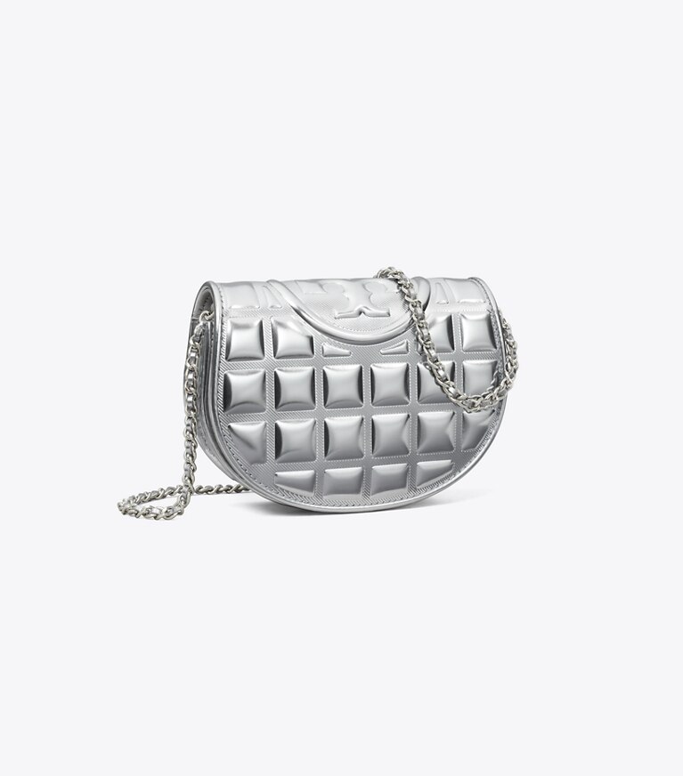Tory Burch designer mini sacs Mini portefeuille chaîne Fleming en cuir métallisé à matelassage en carré in Silver angle