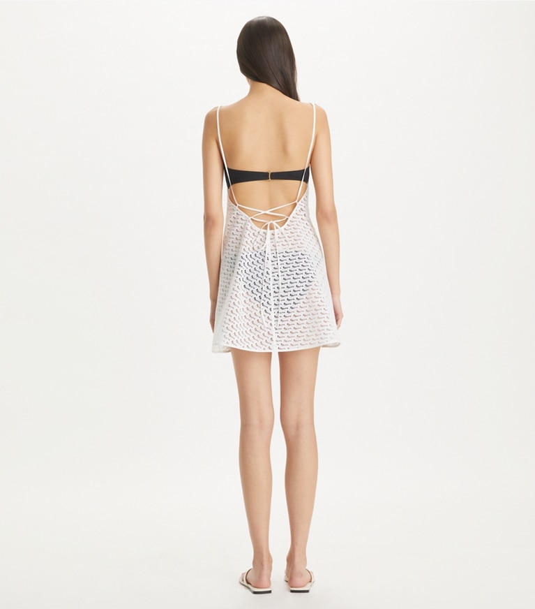 Tory Burch designer paréos Mini robe broderie dans White sur modèle, de dos