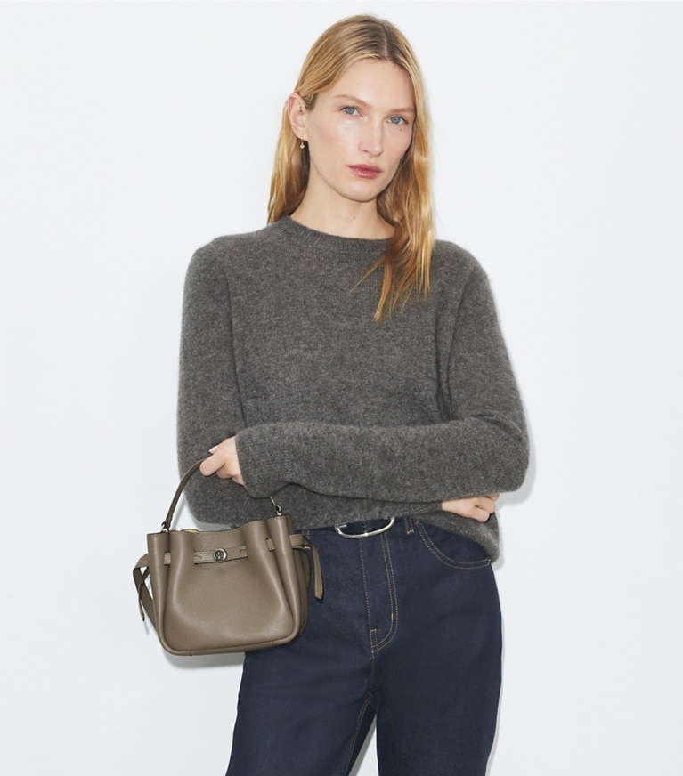 Tory Burch designer クロスボディバッグ ロミー ミニ バケットバッグ in Wild Mushroom angle