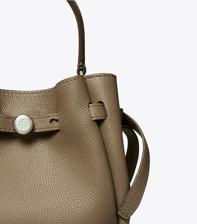 Tory Burch designer クロスボディバッグ ロミー ミニ バケットバッグ in Wild Mushroom angle