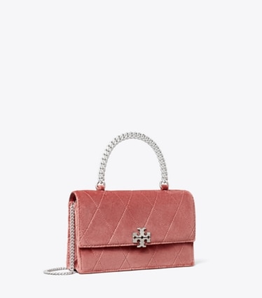 Tory Burch designer sacs à bandoulière Mini-sac à bandoulière matelassé Charlie en velours avec pavé et poignée supérieure dans Dusty Pink angle