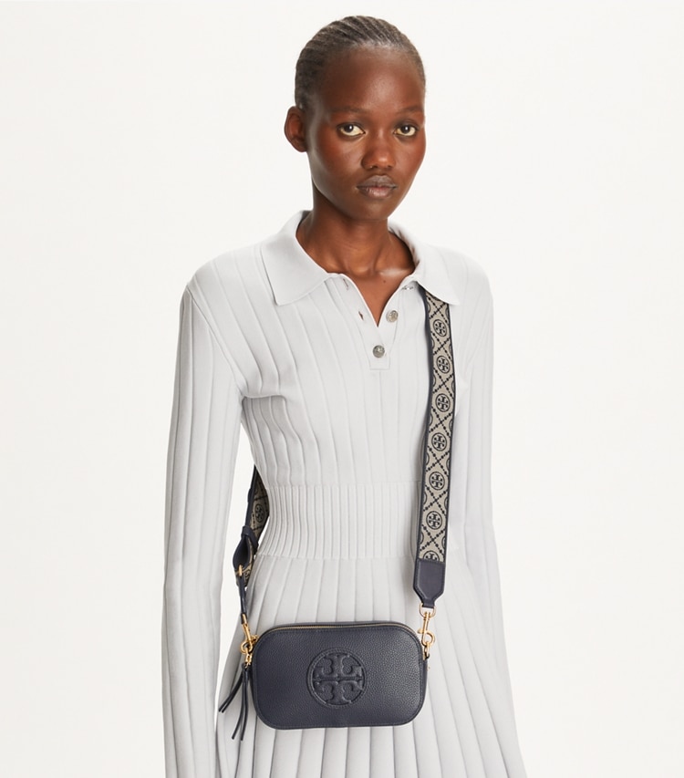 Tory Burch designer sacs à bandoulière Mini sac à bandoulière Miller in Tory Navy accessory on model