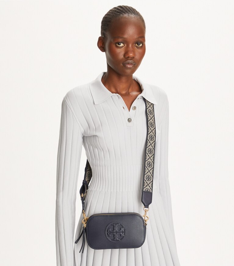Tory Burch designer sacs à bandoulière Mini sac à bandoulière Miller in Tory Navy accessory on model