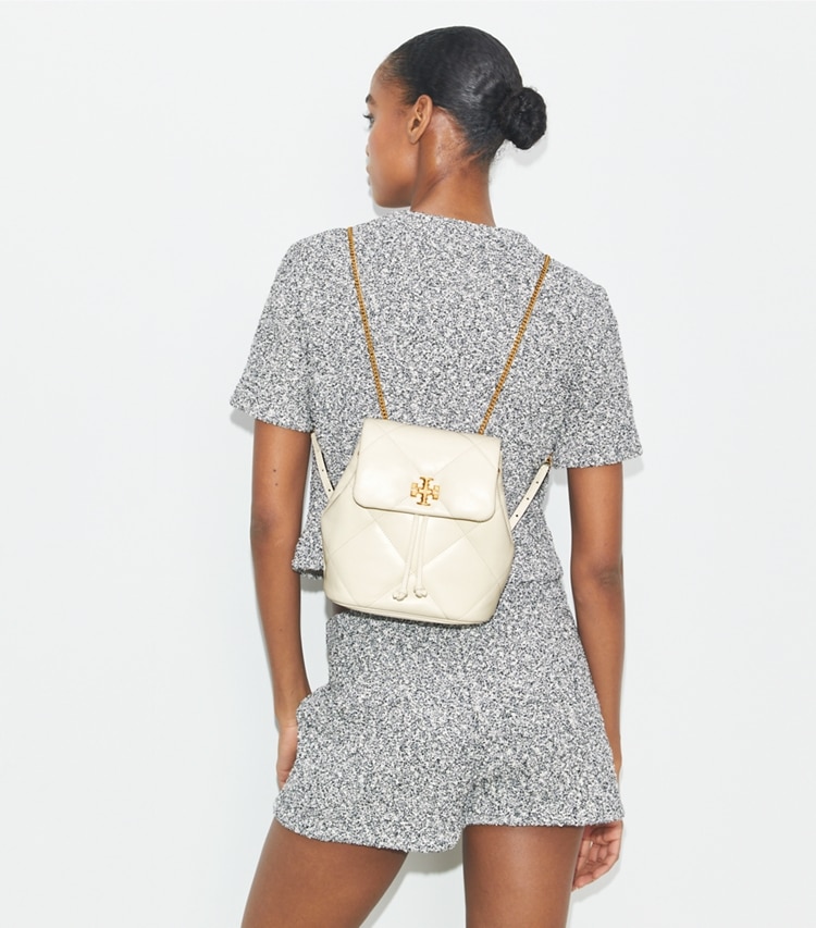 Tory Burch designer sacs à dos Mini sac à dos à matelassage losange Kira in Warm White additional on model