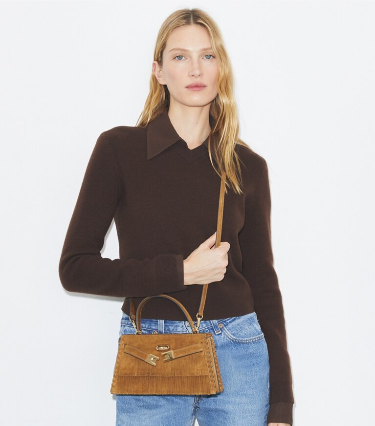 Tory Burch designer sacs à bandoulière Mini sac à poignée Lee Radziwill en suède à franges dans WILD TABACCO accessoire sur le modèle