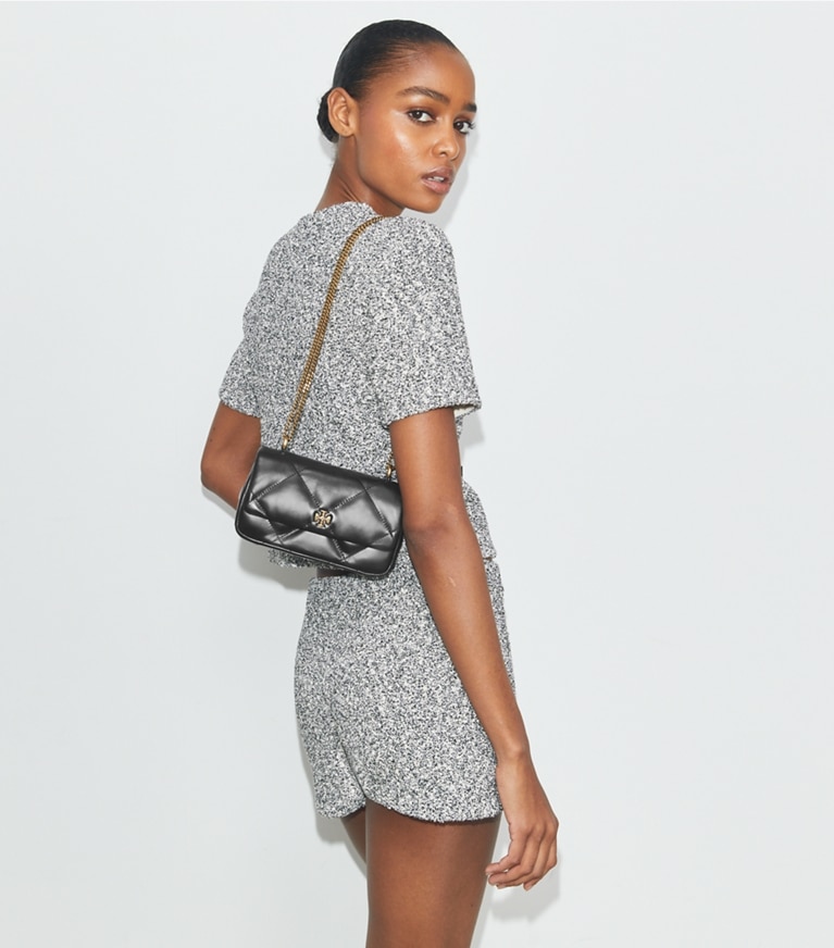 Tory Burch designer sacs à bandoulière Mini sac à rabat Kira à matelassage losange in Black angle