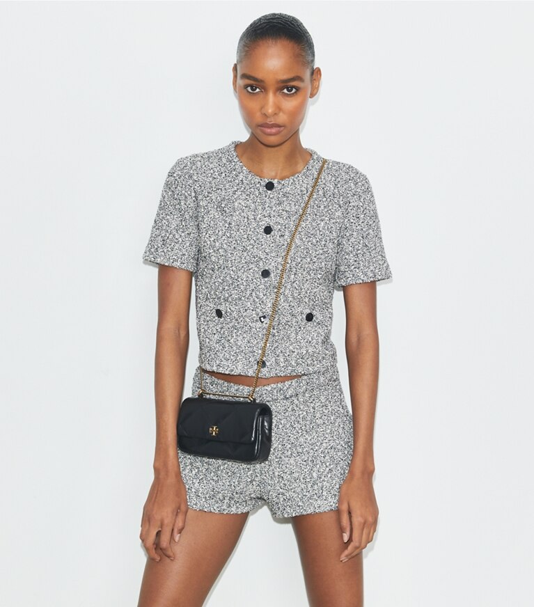 Tory Burch designer sacs à bandoulière Mini sac à rabat Kira à matelassage losange in Black angle