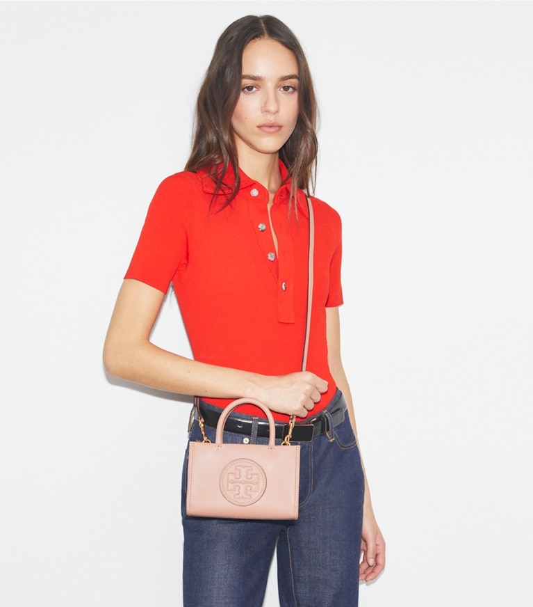 Tory Burch designer sacs à bandoulière Mini sac fourre-tout Ella Bio dans Light Sand accessoire sur le modèle