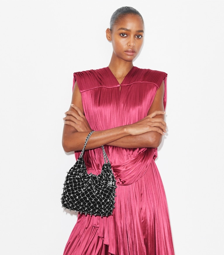 Tory Burch designer sacs à bandoulière Mini sac Hobo Fleming Bell in Black angle