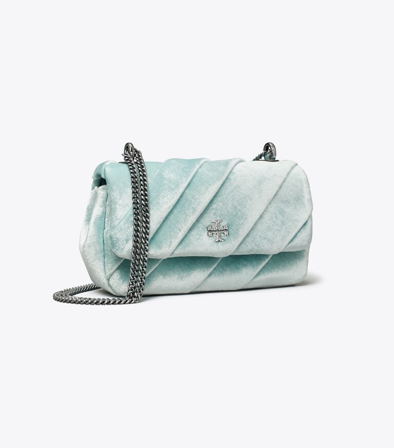 Tory Burch designer sacs à bandoulière Mini sac Kira à rabat en velours drapé in Geyser angle