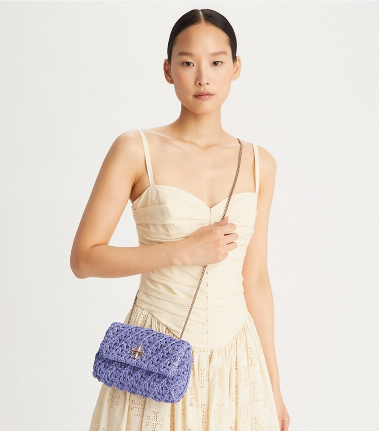 Tory Burch designer sacs à bandoulière Mini sac Kira en crochet in Dark Lotus accessory on model