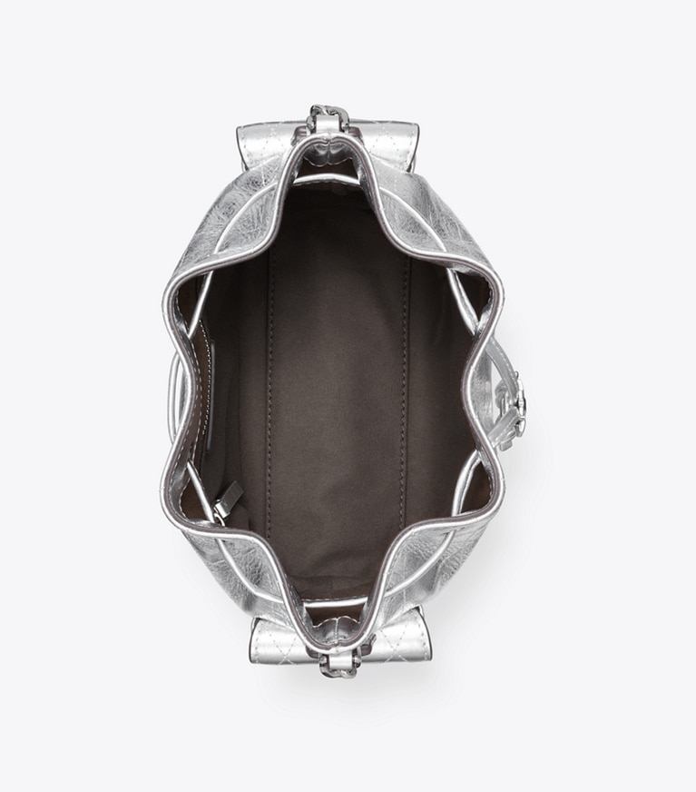 Tory Burch designer sacs à bandoulière Mini sac porté épaule métallique Charlie matelassé à cordon de serrage dans Silver vue du dessus