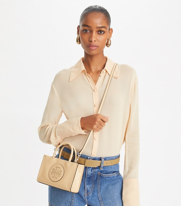 Tory Burch designer borse a spalla Mini shopping Ella Bio in pelle verniciata in Vanilla Soft Serve accessory on model