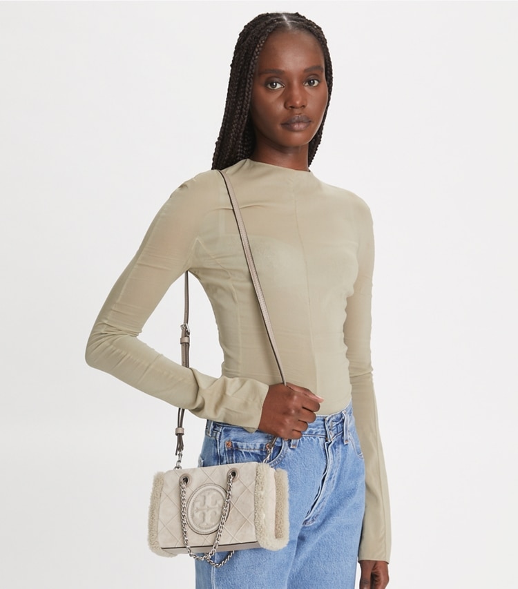 Tory Burch designer borse a spalla Mini shopping Fleming in morbido shearling con catena in Cotton Grey additional on model