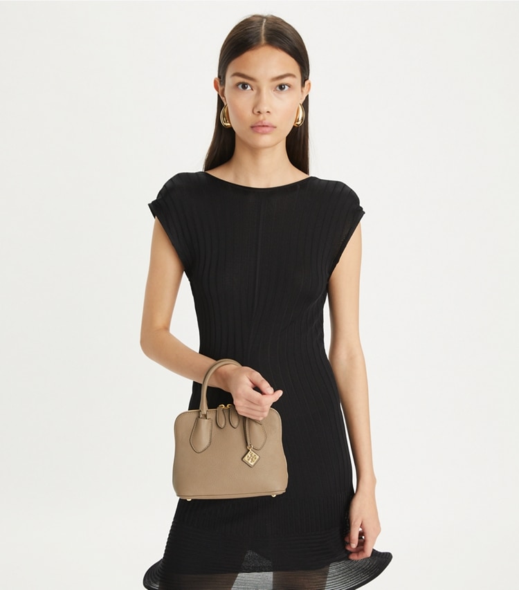 Tory Burch designer crossbody bags Mini Swing Tasche in Taupe Oak accessory on model