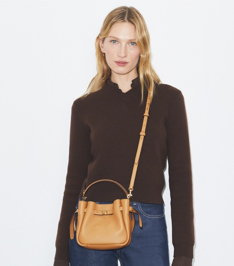 Tory Burch diseñador bolsos bandolera Minibolso bucket Romy en Tiramisu accesorio en el modelo