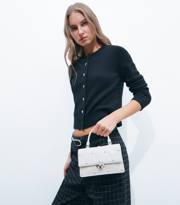 Tory Burch diseñador bolsos bandolera Minibolso Bunny Knot con asa superior en Light Cream accesorio en el modelo