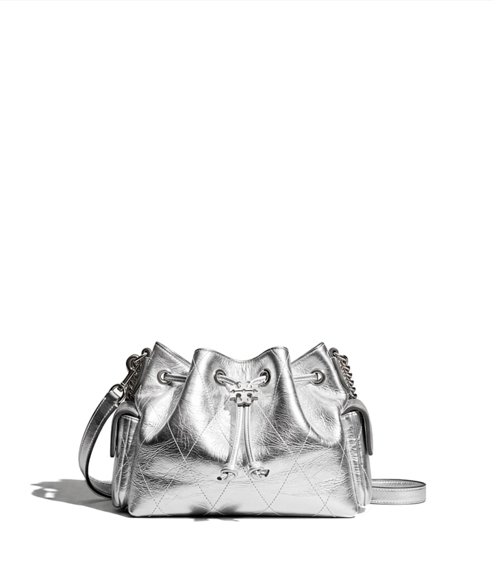 Minibolso de hombro Charlie metalizado y acolchado con cordón ajustable