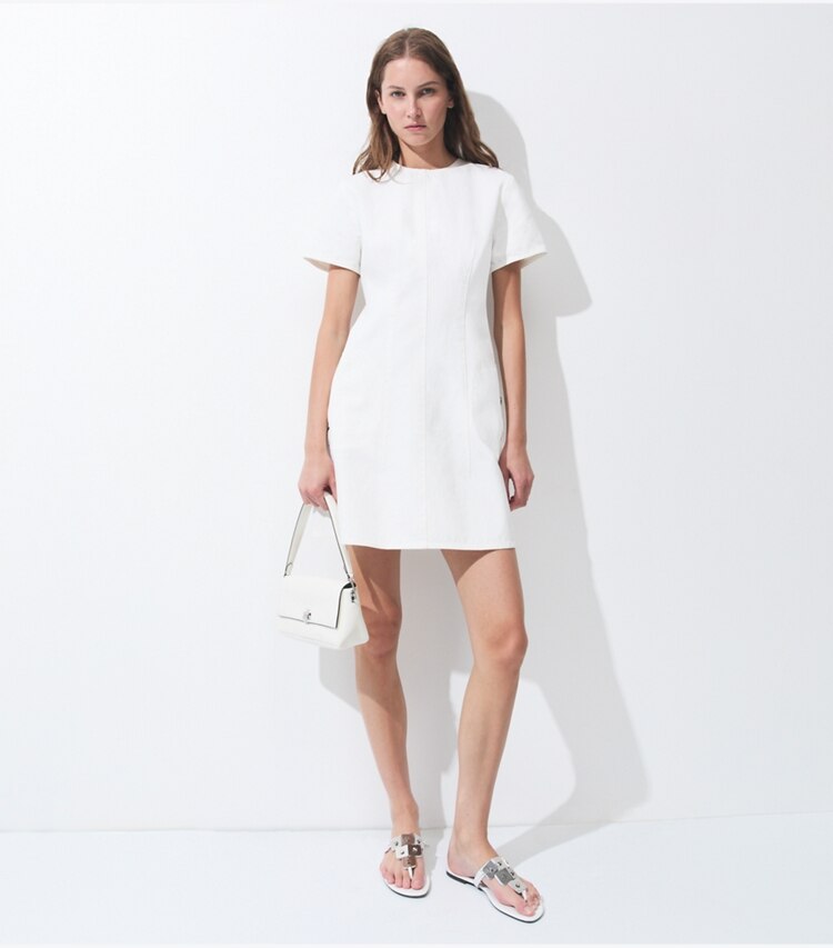 Tory Burch diseñador vestidos Minivestido de mezclilla en White frente en modelo