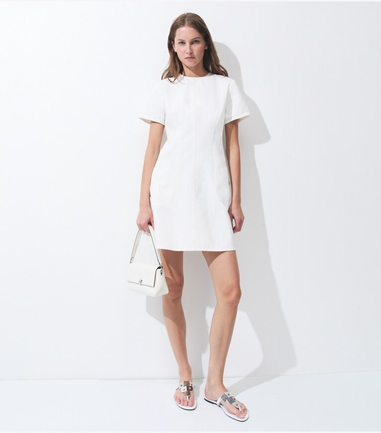 Tory Burch diseñador vestidos Minivestido de mezclilla en White frente en modelo