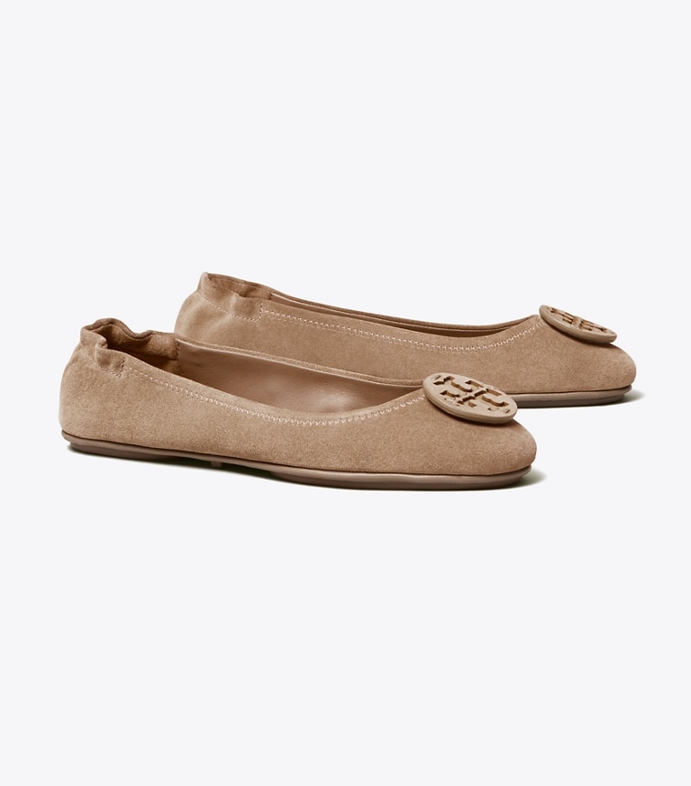 Tory Burch designer loafers Minnie Reiseballerina aus Wildleder in Rocky Pebble angle