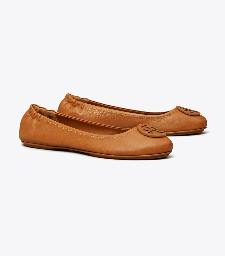 Tory Burch designer flats Minnie Travel Ballet, Leather Logo  in Bourbon Miele angle