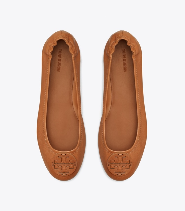 Tory Burch designer flats Minnie Travel Ballet, Leather Logo  in Bourbon Miele overhead