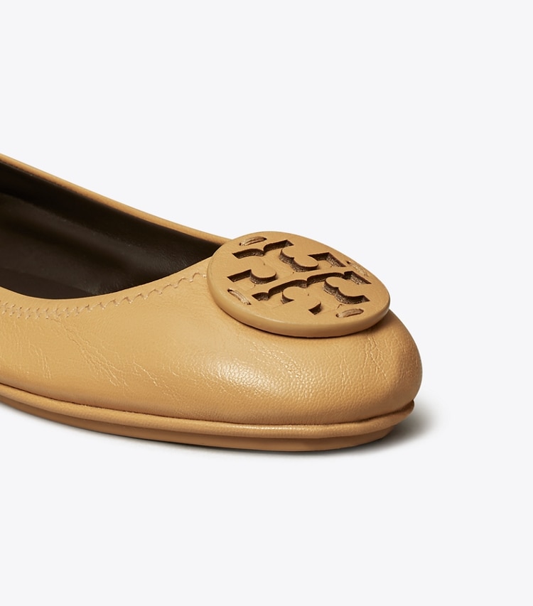 Tory Burch designer flats Minnie Travel Ballet in GINGER SHORTBREAD detail