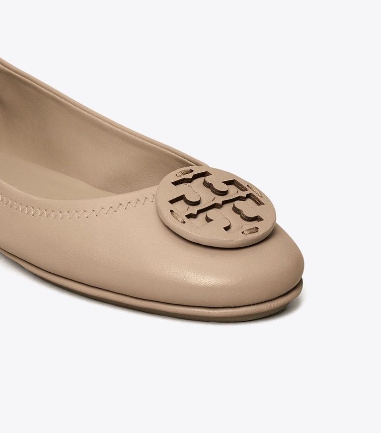 Tory Burch designer flats Minnie Travel Ballet with Leather Logo in Gray Heron / Gray Heron detail
