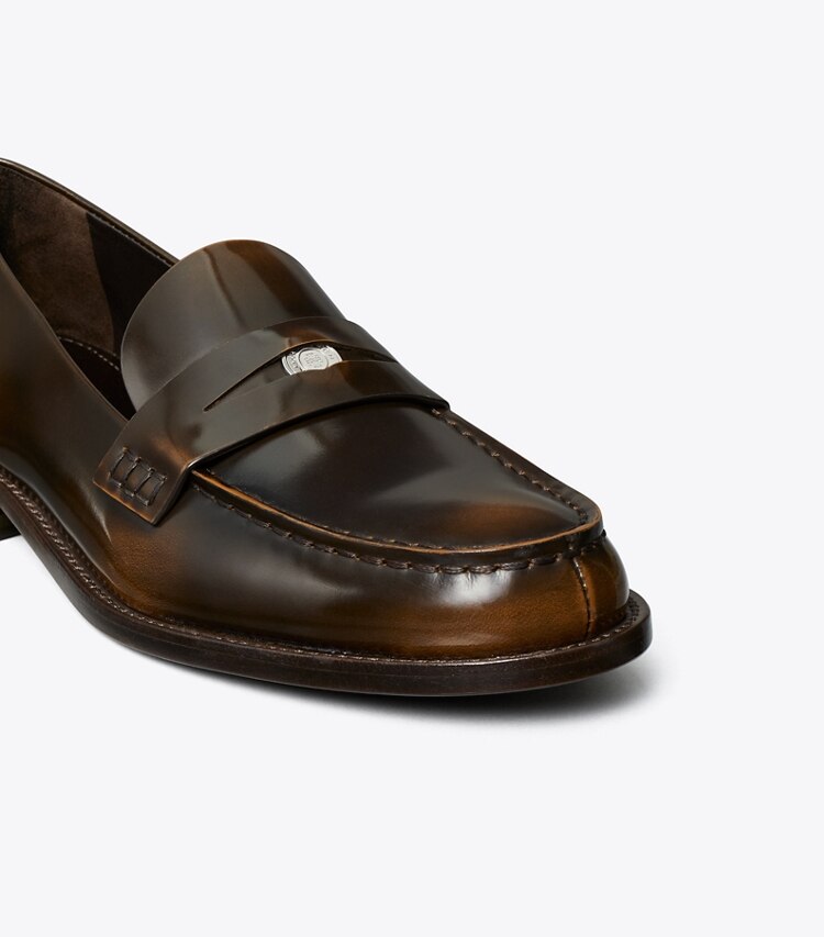 Tory Burch diseñador zapatos planos Mocasín clásico Penny en BRUSHED CHOCOLATE detalle