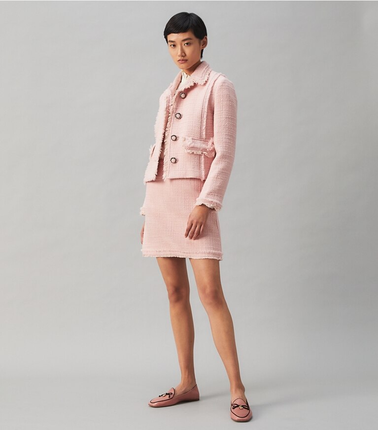 Tory Burch diseñador zapatos planos Mocasín con dije Tory bicolor en ROSA / PERFECT BLACK accesorio en modelo
