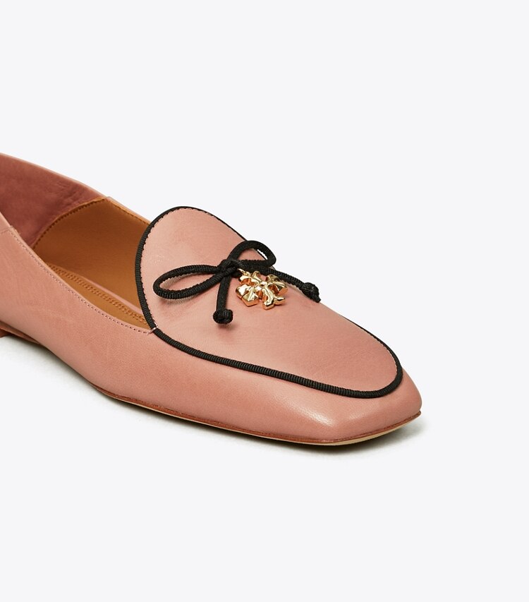 Tory Burch diseñador zapatos planos Mocasín con dije Tory bicolor en ROSA / PERFECT BLACK detalle