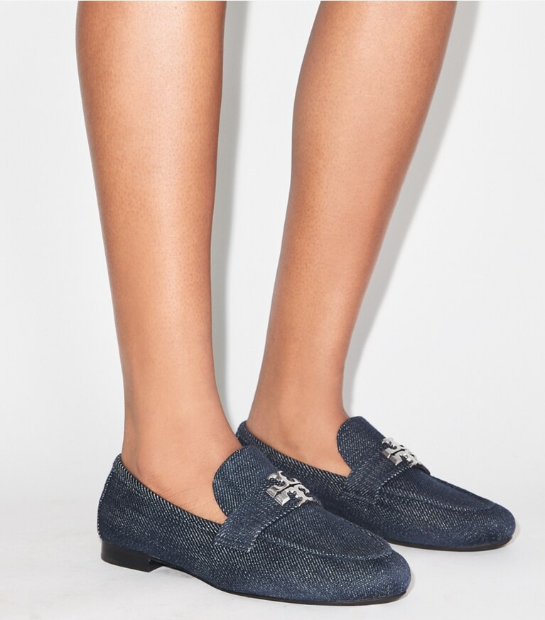 Tory Burch diseñador zapatos planos Mocasín Eleanor en MIDNIGHT DENIM / SILVER accesorio en modelo