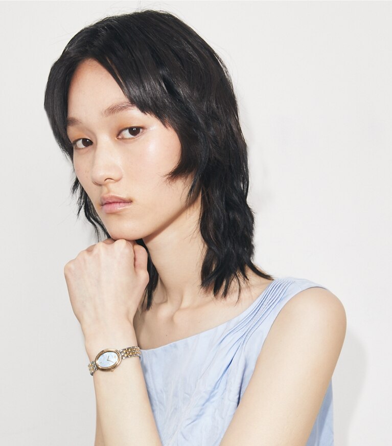 Tory Burch designer montres bracelet Montre ovale in LIGHT BLUE MOP/GOLD/TWO-TONE accessory on model