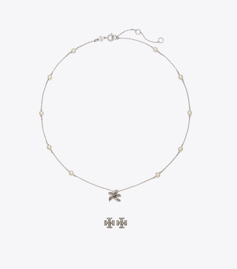 Tory Burch designer schmuckkästchen Moondance Geschenkset aus Halskette mit Anhänger und Ohrringen in Tory Silver / Pearl front