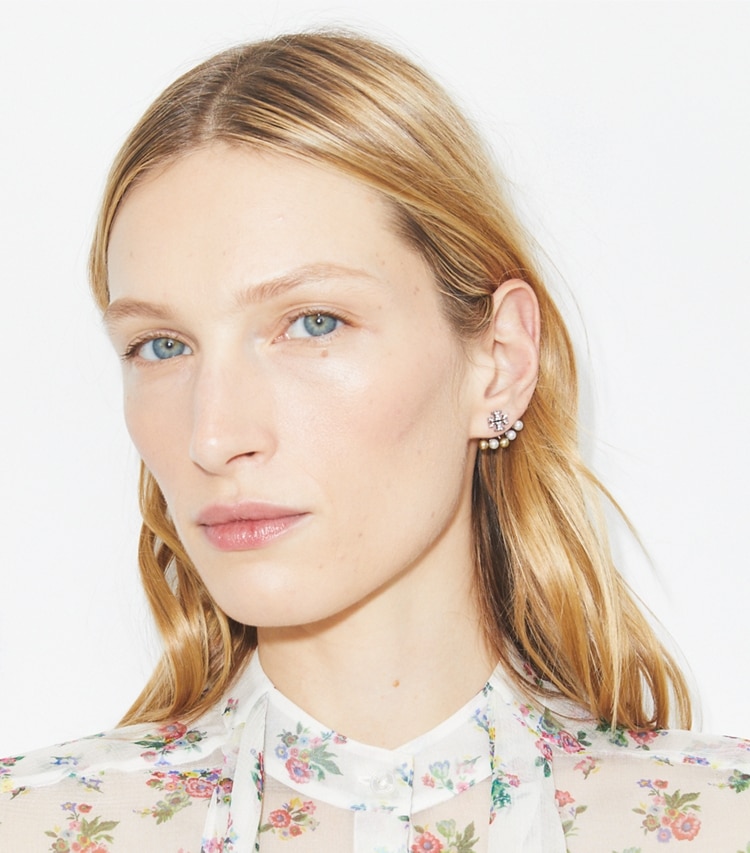 Tory Burch designer イヤリング&ピアス ムーンダンス パール フロントバック ピアス in Tory Silver / Light Sapphire / Pearl accessory on model