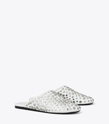 Tory Burch designer mocassini Mule con borchie in CLOUD / SILVER angle