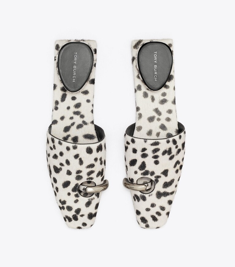 Tory Burch designer mocassins Mules effet piercing in Black / White dessus