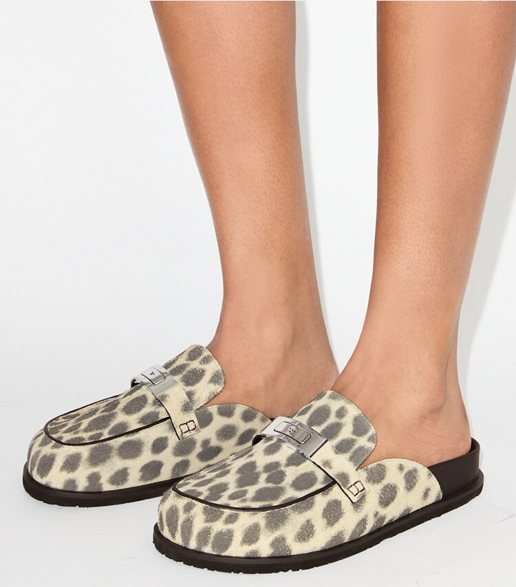 Tory Burch designer mocassins Mules LeeLee in CHEETAH SPOTS accessory on model