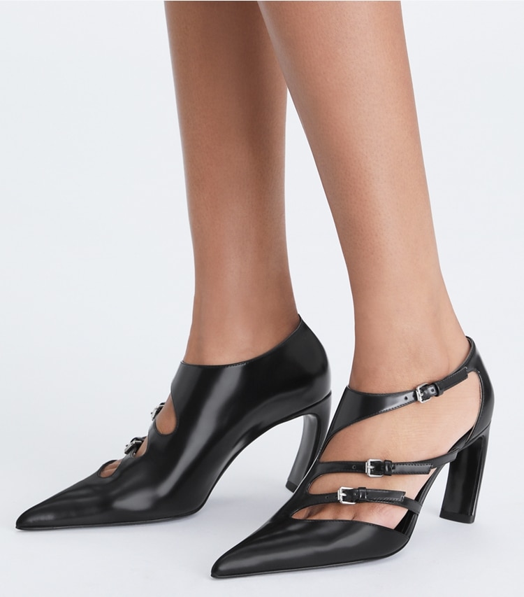 Tory Burch designer heels Multi-Buckle Pump in NERO additional on model