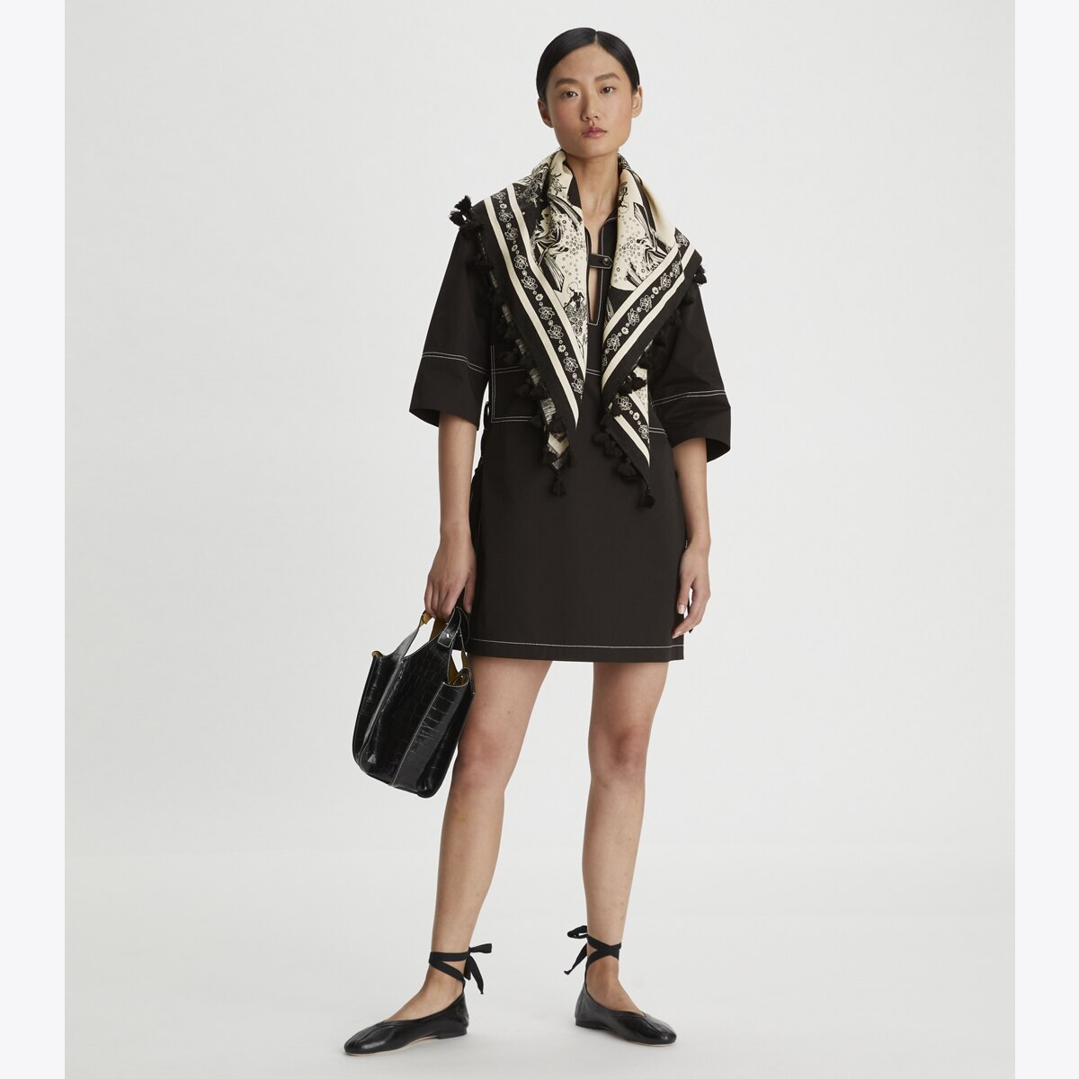 スカーフ TORY BURCH Woman Scarf Black 160570 001 17145651_34770759_600.jpg