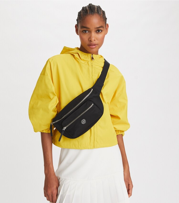 Tory Burch designer ベルトバッグ ナイロン ベルトバッグ in Black accessory on model